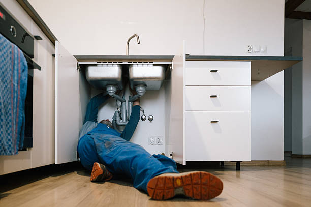 Professional Emergency Plumber technician working in Fort Gibson, OK